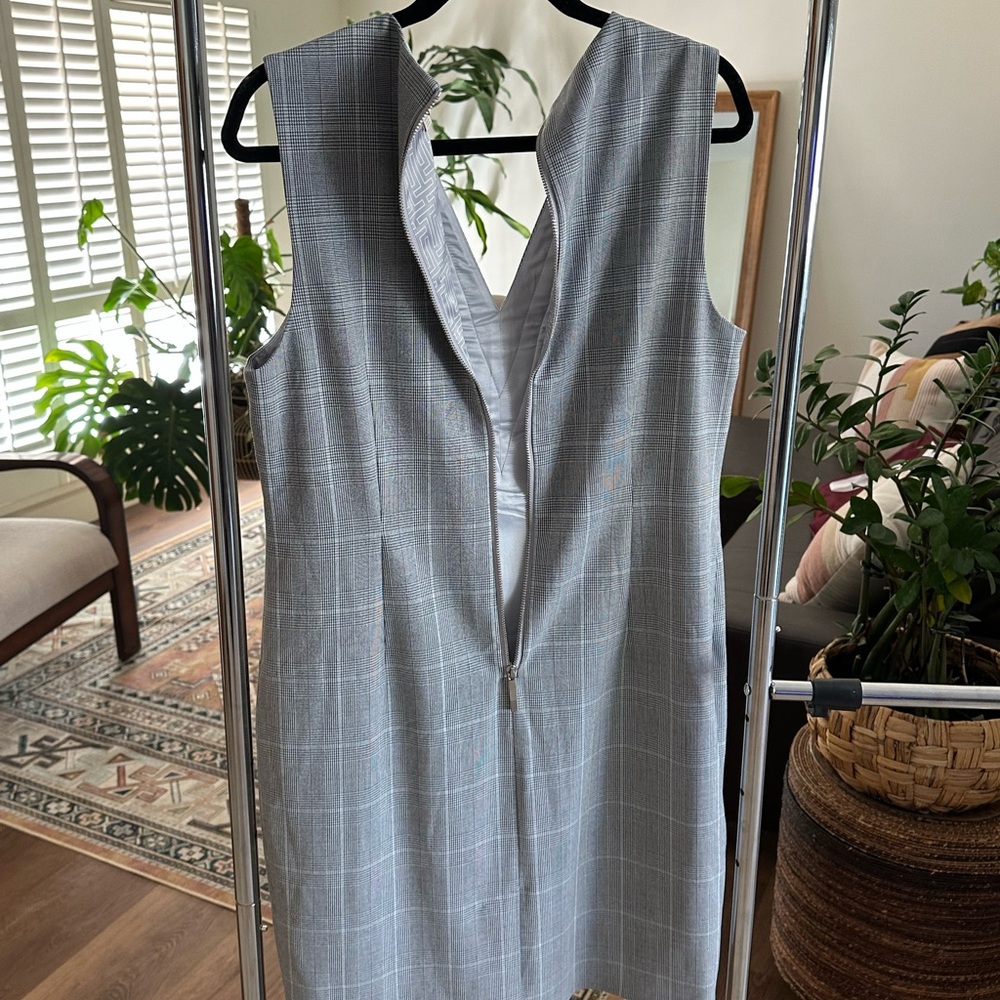 Ted Baker London Charcoal Gray Avriid Check Plaid V-Neck Sleeveless Sheath Dress - Picture 10 of 14